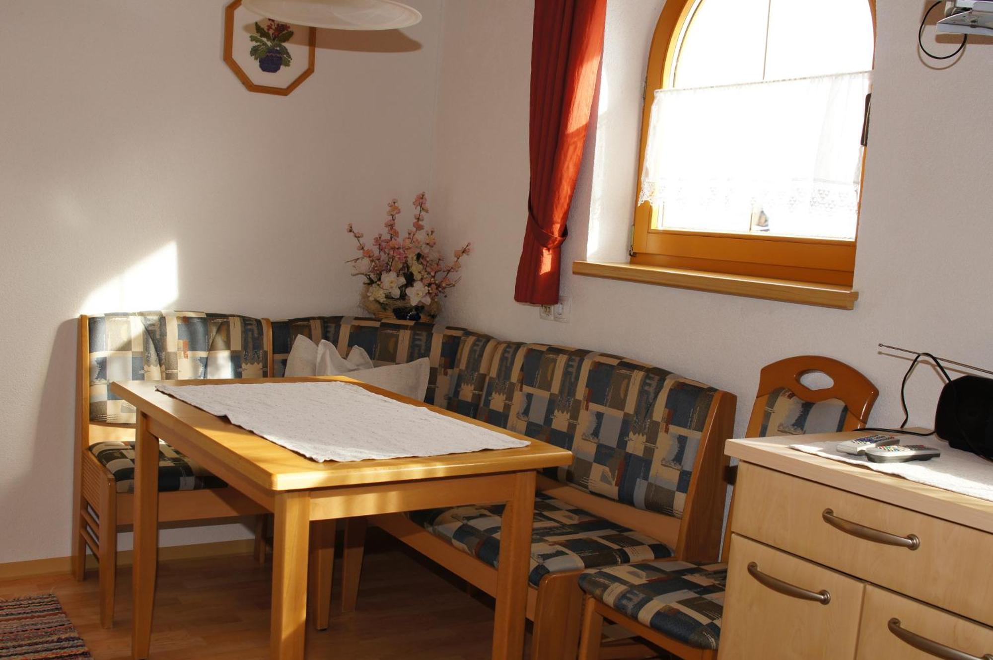 Apart Gander Kappl  Bagian luar foto